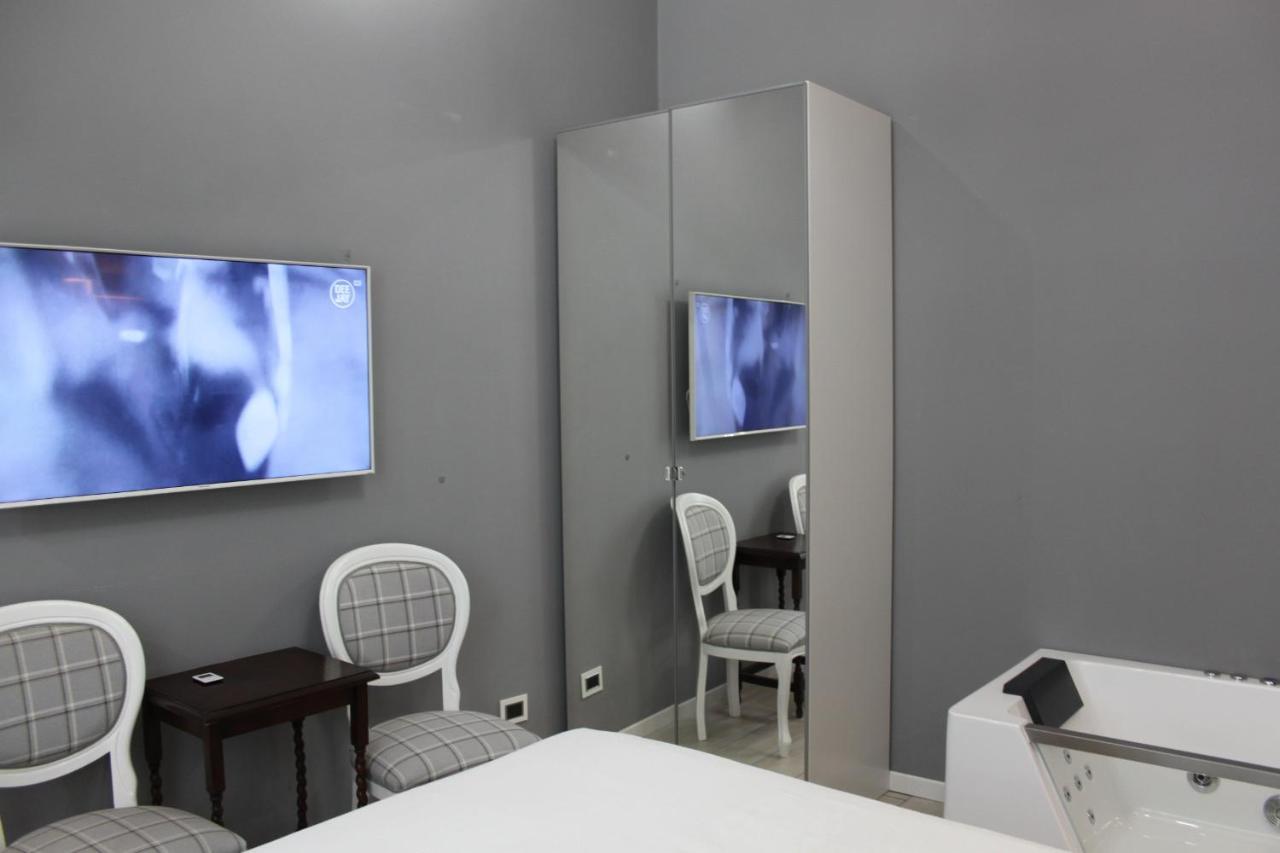 Jacuzzi Apartament By Parmacentro B&B Екстер'єр фото