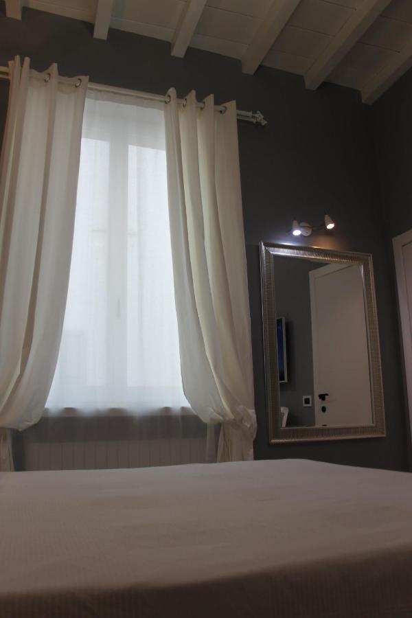 Jacuzzi Apartament By Parmacentro B&B Екстер'єр фото