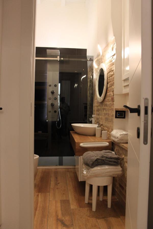 Jacuzzi Apartament By Parmacentro B&B Екстер'єр фото