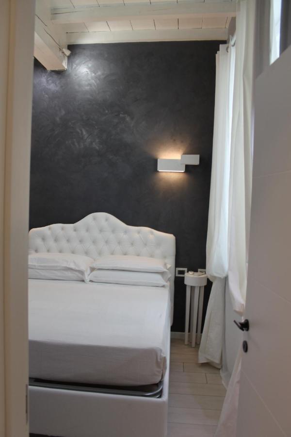Jacuzzi Apartament By Parmacentro B&B Екстер'єр фото